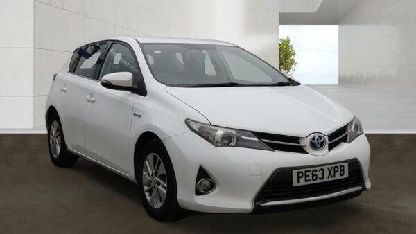 Toyota Auris Icon White #3