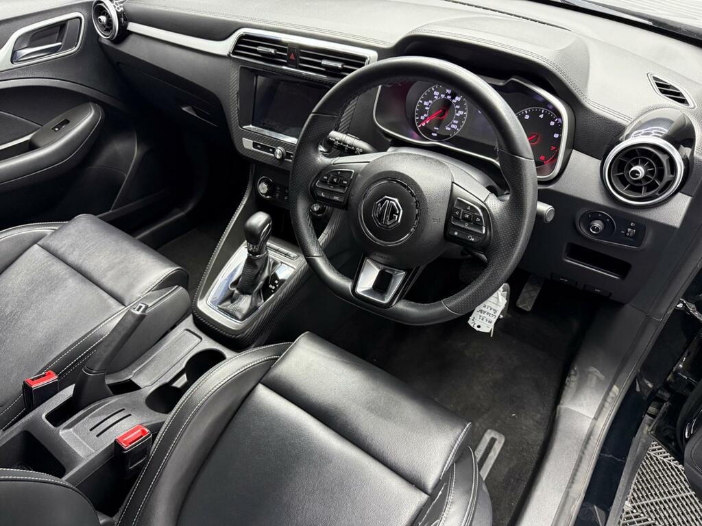 MG ZS Exclusive Black #2