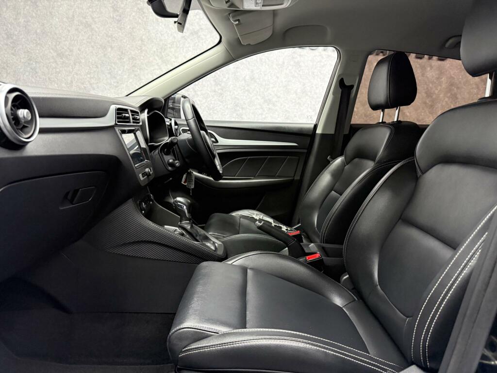 MG ZS Exclusive Black #3