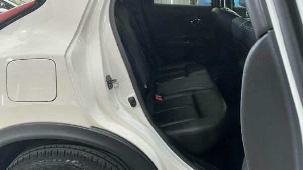 Nissan Juke Tekna White #6