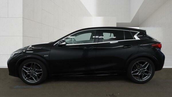 Infiniti Q30 Hatchback White #7