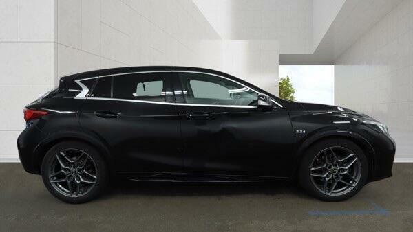Infiniti Q30 Hatchback White #10