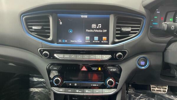 Hyundai Ioniq Premium Se White #6