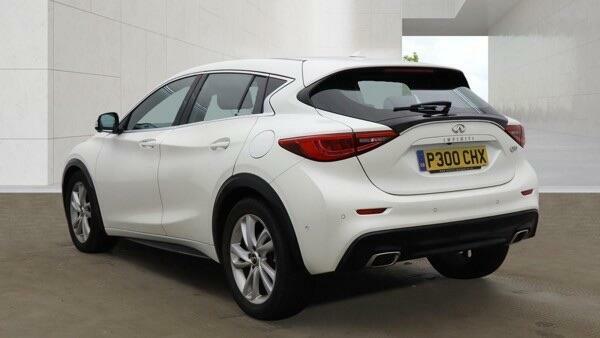 Infiniti Q30 Premium Tech White #4