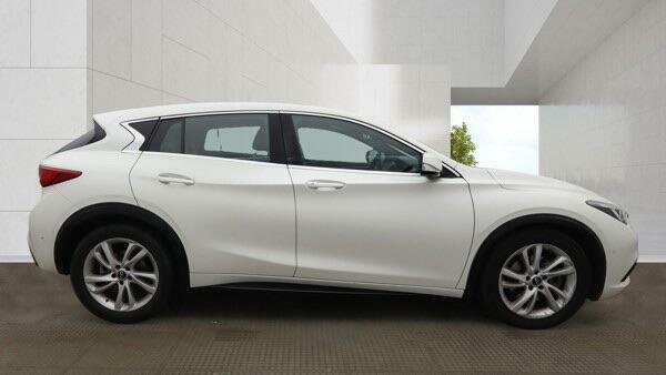 Infiniti Q30 Hatchback Black #12