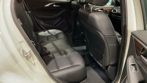 Infiniti Q30 Premium Tech White #5