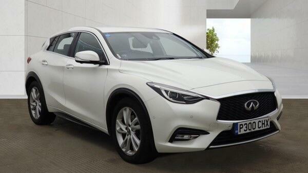 Infiniti Q30 Premium Tech White #3