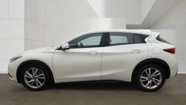 Infiniti Q30 Hatchback Black #8