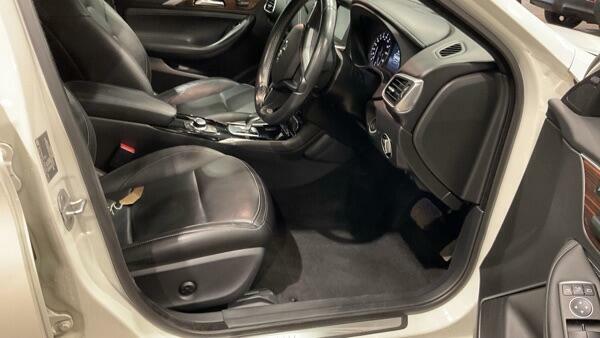 Infiniti Q30 Hatchback Black #11