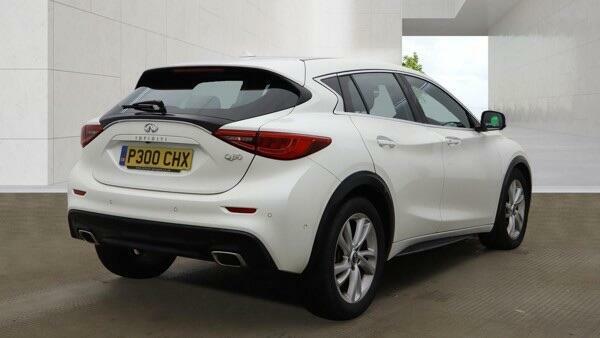 Infiniti Q30 Premium Tech White #2