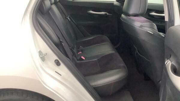 Toyota Auris T Spirit White #6