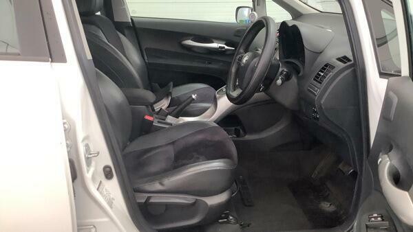 Toyota Auris T Spirit White #5