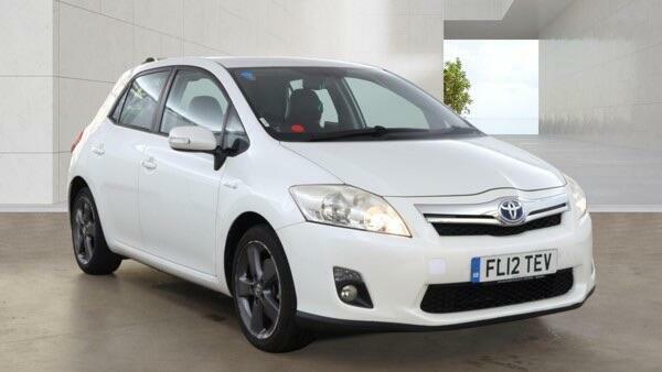 Toyota Auris T Spirit White #3