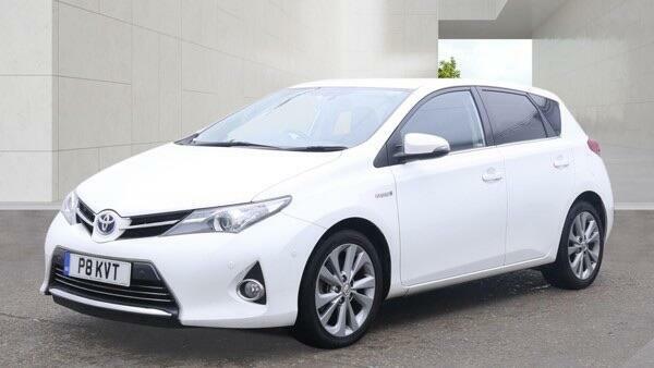 Toyota Auris Excel White