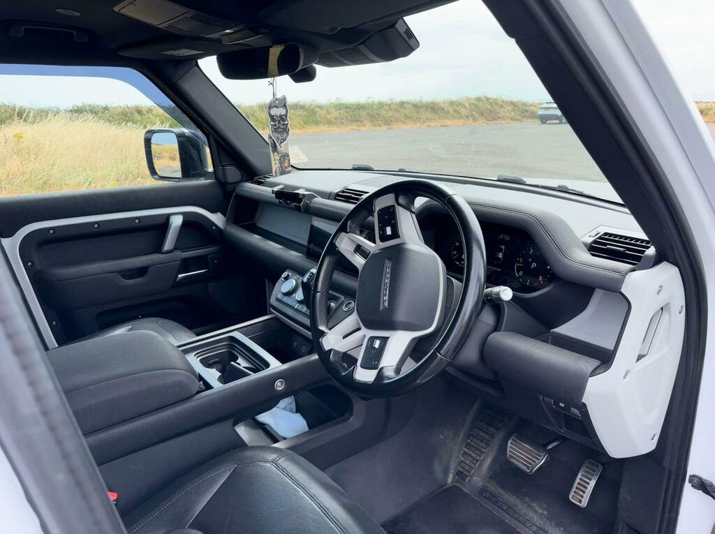 Land Rover Defender 110 X-dynamic S White #2