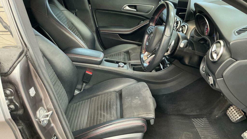 Mercedes-Benz CLA Class Amg Line Night Edition Grey #4