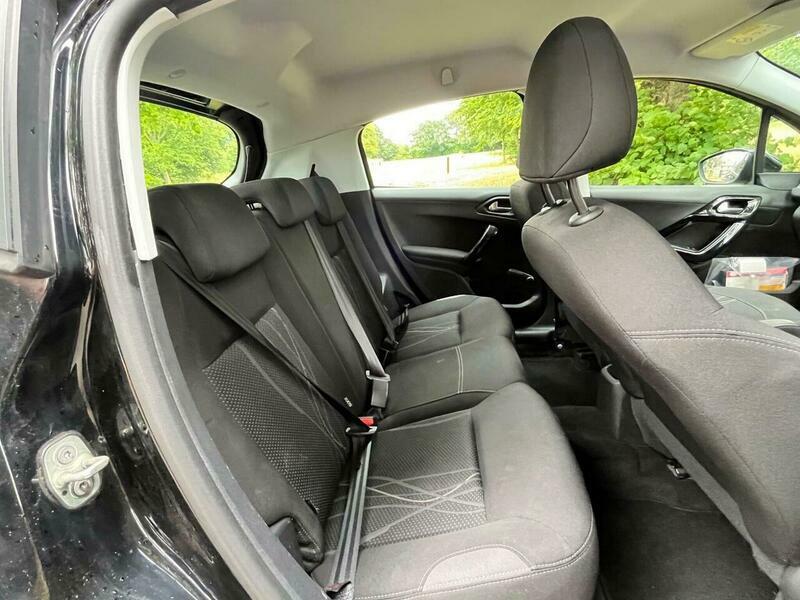Peugeot 208 Style White #9