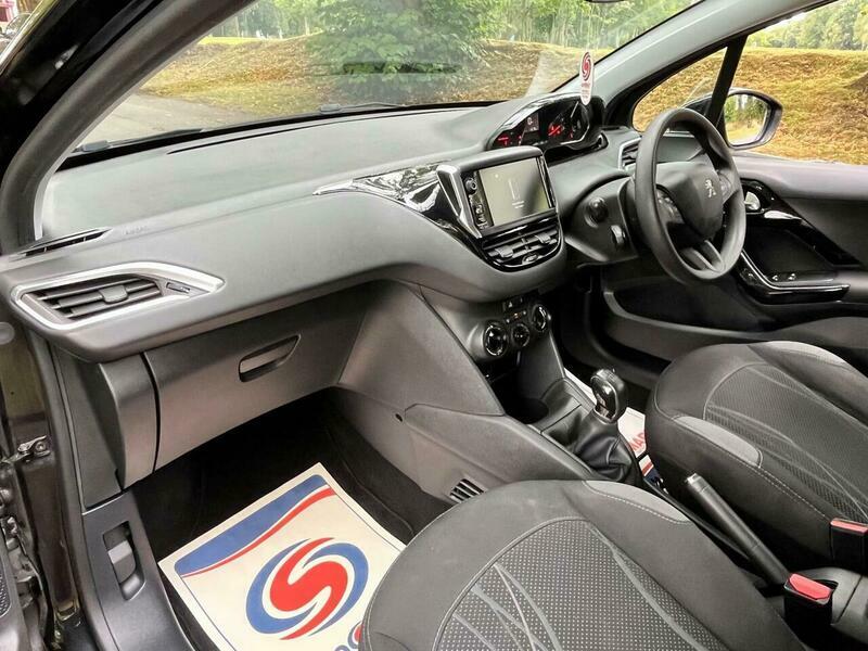 Peugeot 208 Style White #23