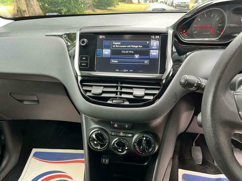 Peugeot 208 Style White #7