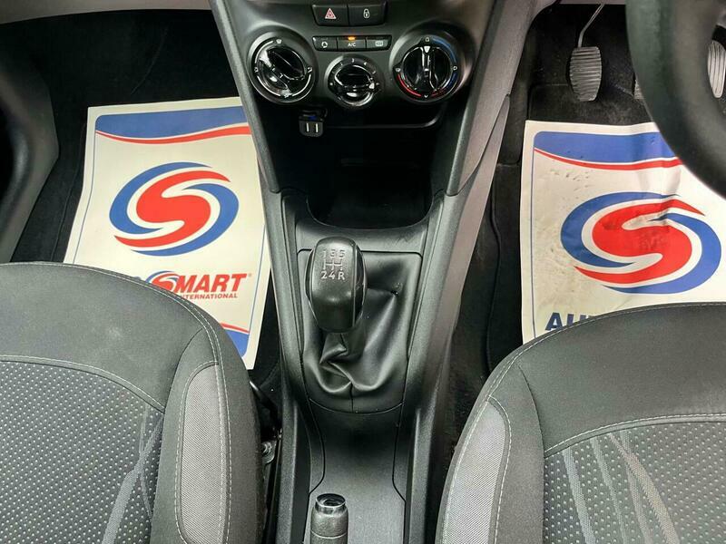 Peugeot 208 Style White #19