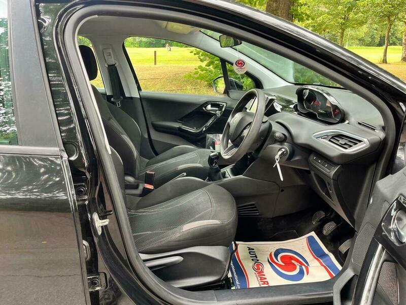 Peugeot 208 Style White #17