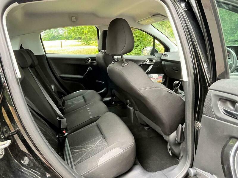 Peugeot 208 Style White #20