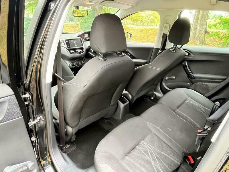 Peugeot 208 Style White #22