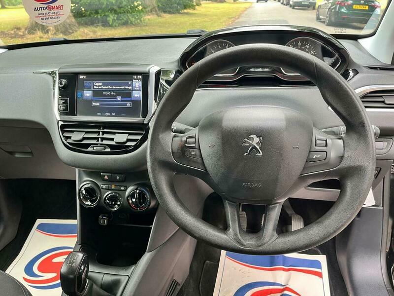 Peugeot 208 Style White #18