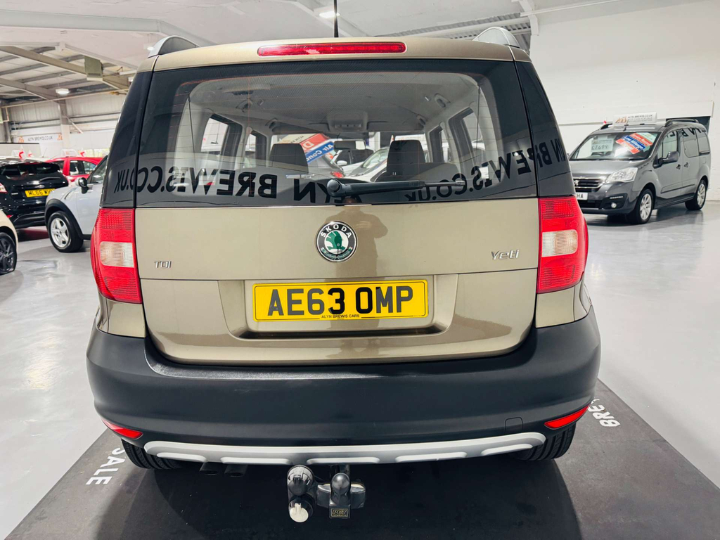 Skoda Yeti Suv 1.2 Tsi Se Dsg Euro 5 201313 Grey #12
