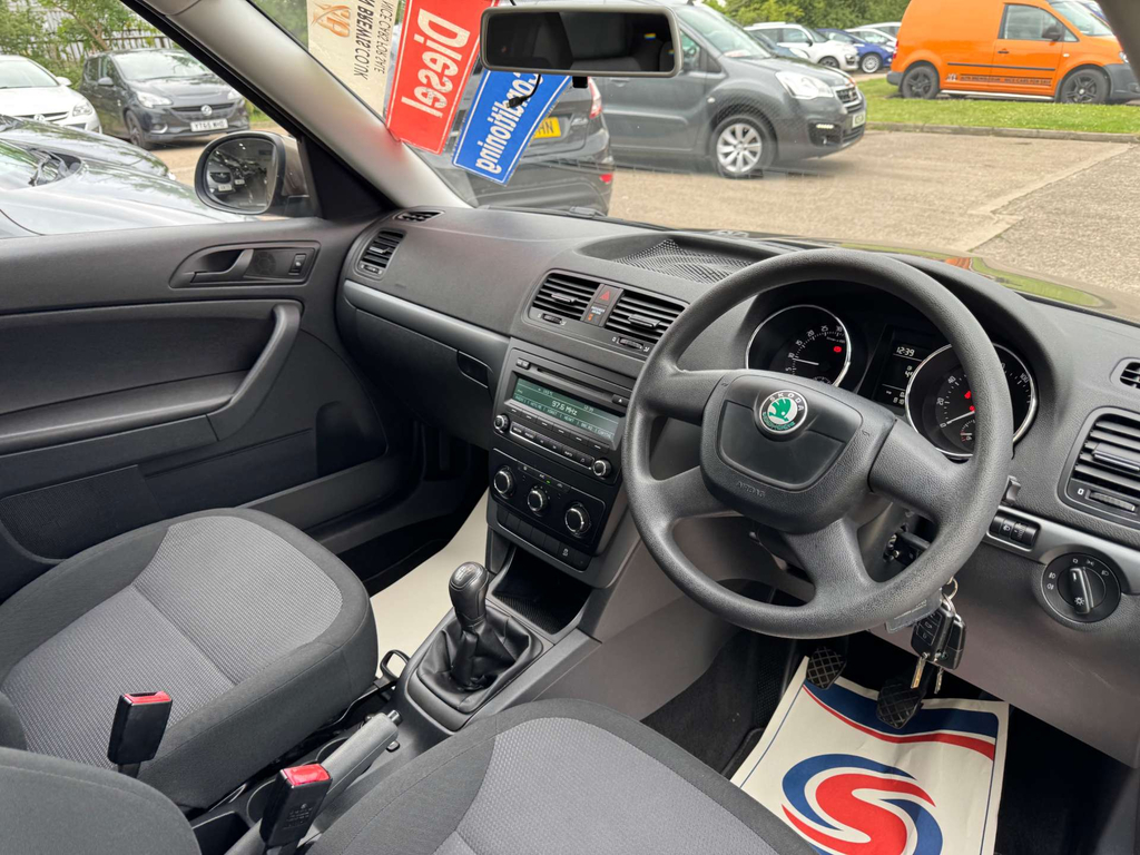 Skoda Yeti Suv 1.2 Tsi Se Dsg Euro 5 201313 Grey #29