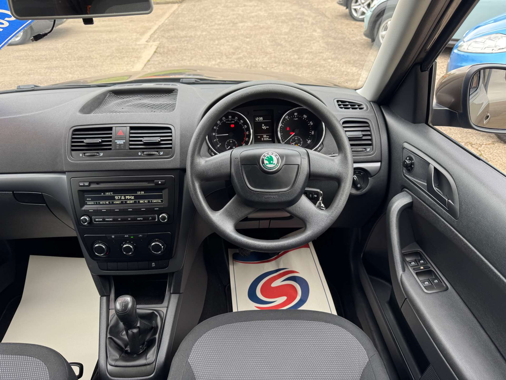 Skoda Yeti Suv 1.2 Tsi Se Dsg Euro 5 201313 Grey #30