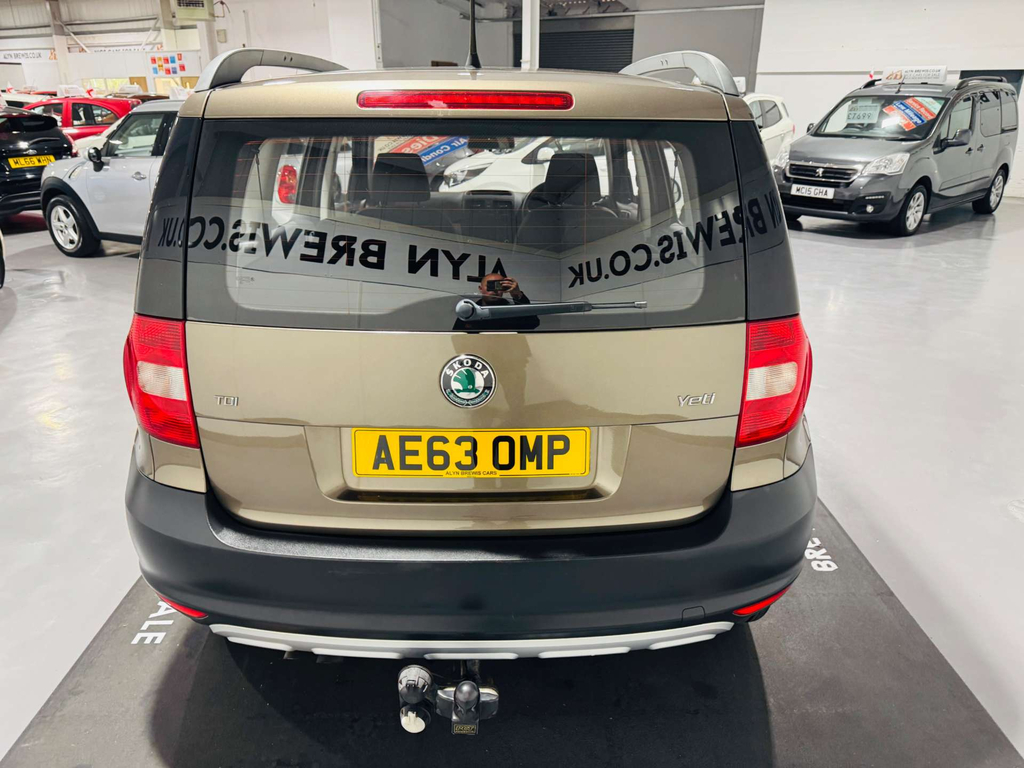 Skoda Yeti Suv 1.2 Tsi Se Dsg Euro 5 201313 Grey #13