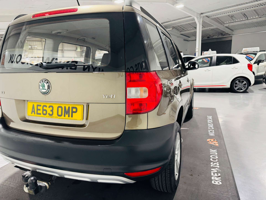 Skoda Yeti Suv 1.2 Tsi Se Dsg Euro 5 201313 Grey #8