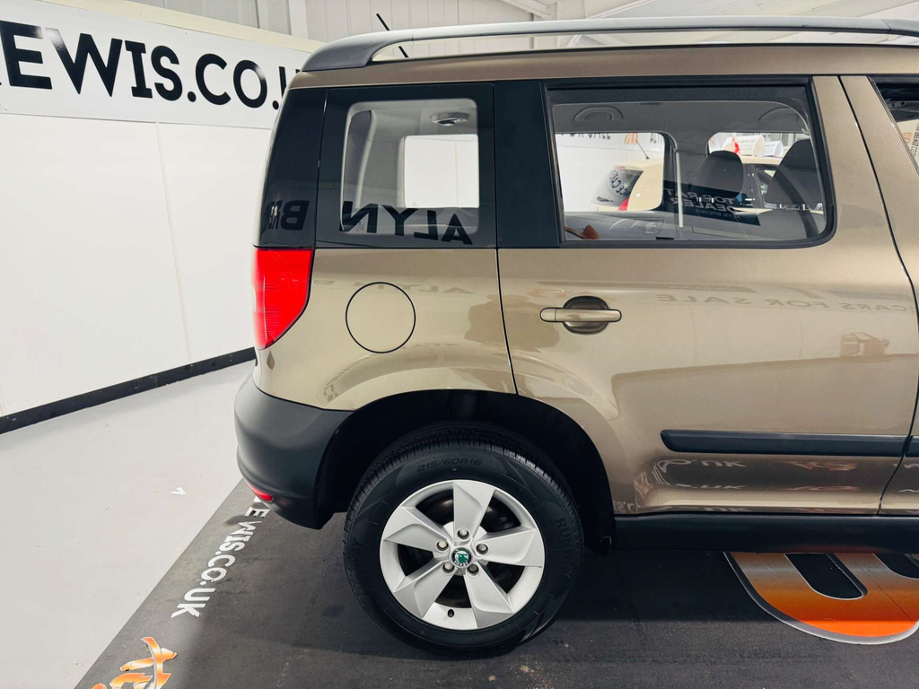 Skoda Yeti Suv 1.2 Tsi Se Dsg Euro 5 201313 Grey #10
