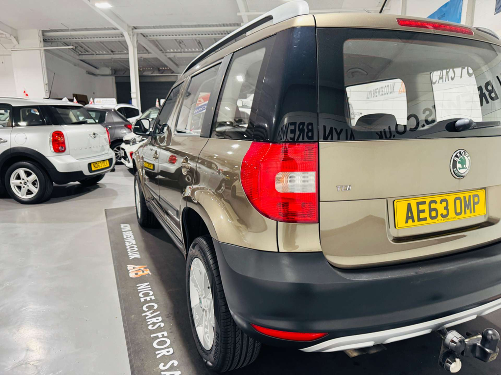 Skoda Yeti Suv 1.2 Tsi Se Dsg Euro 5 201313 Grey #9