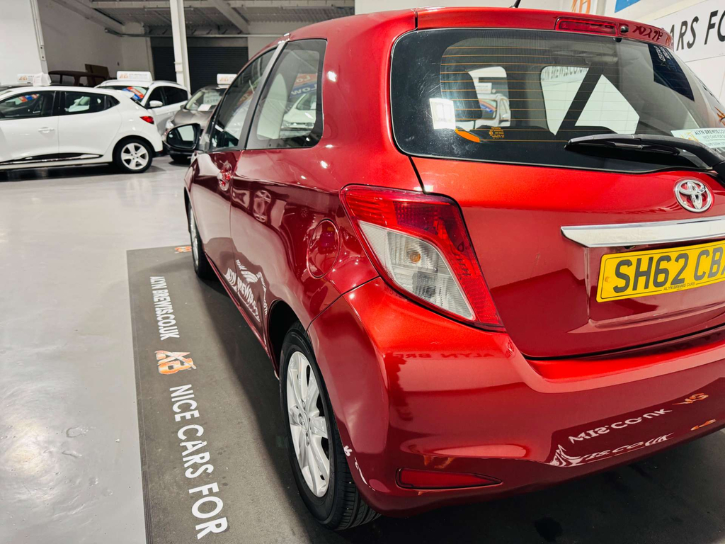 Toyota Yaris Hatchback White #10