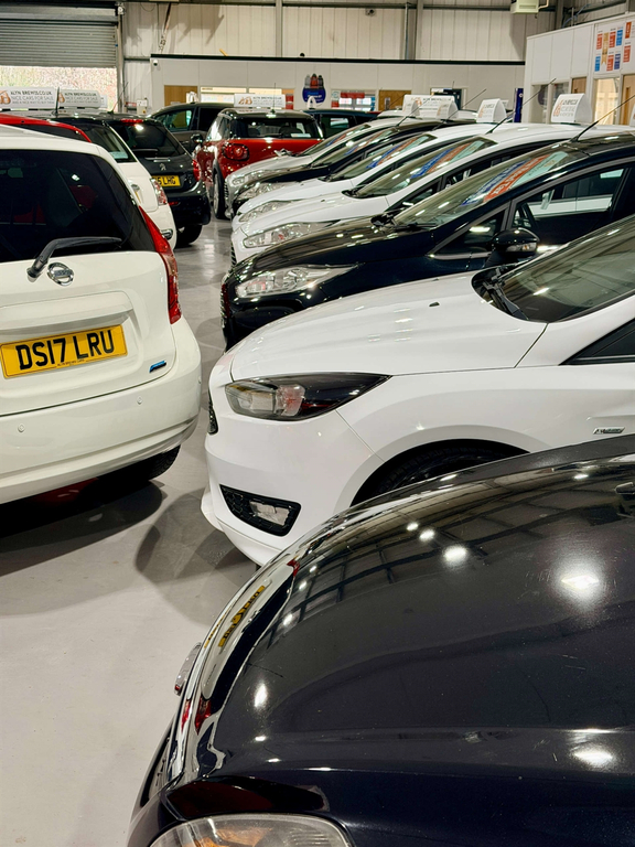 Toyota Yaris Hatchback White #60