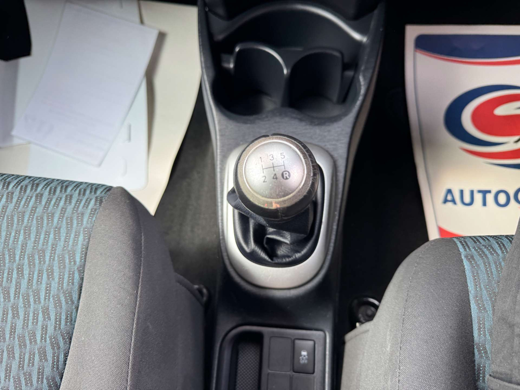 Toyota Yaris Hatchback White #41
