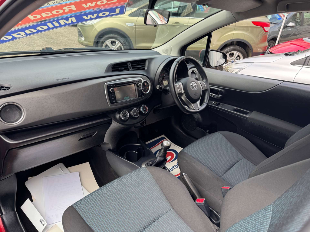 Toyota Yaris Hatchback White #25