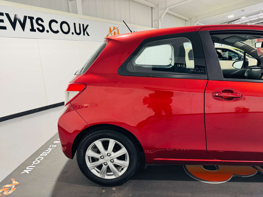 Toyota Yaris Hatchback White #11