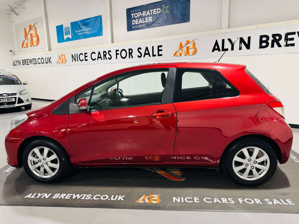 Toyota Yaris Hatchback White #6