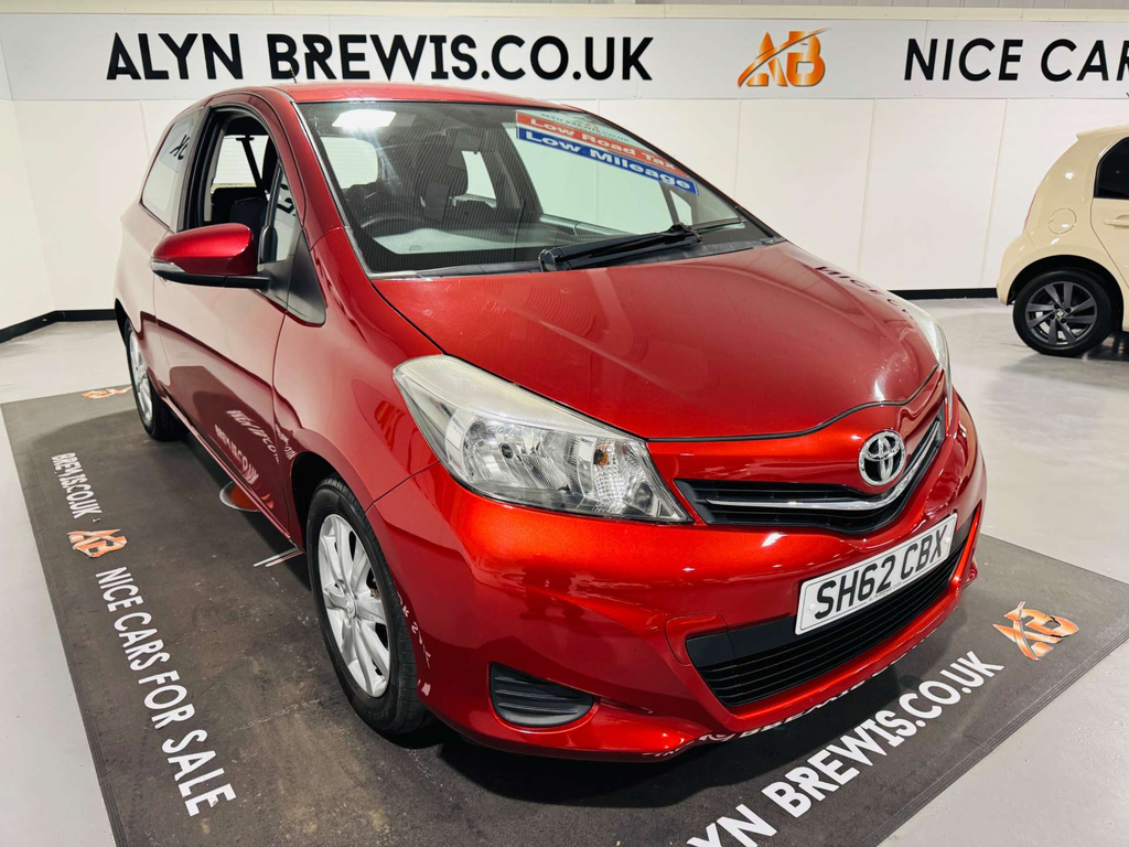 Toyota Yaris Hatchback White #2