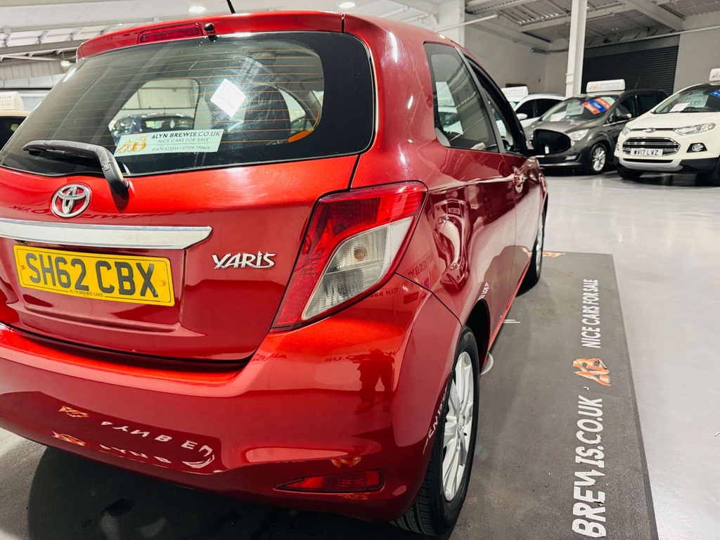 Toyota Yaris Hatchback White #9