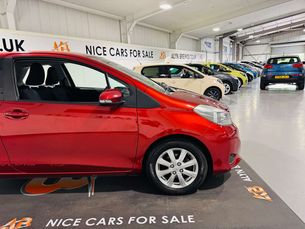 Toyota Yaris Hatchback White #19