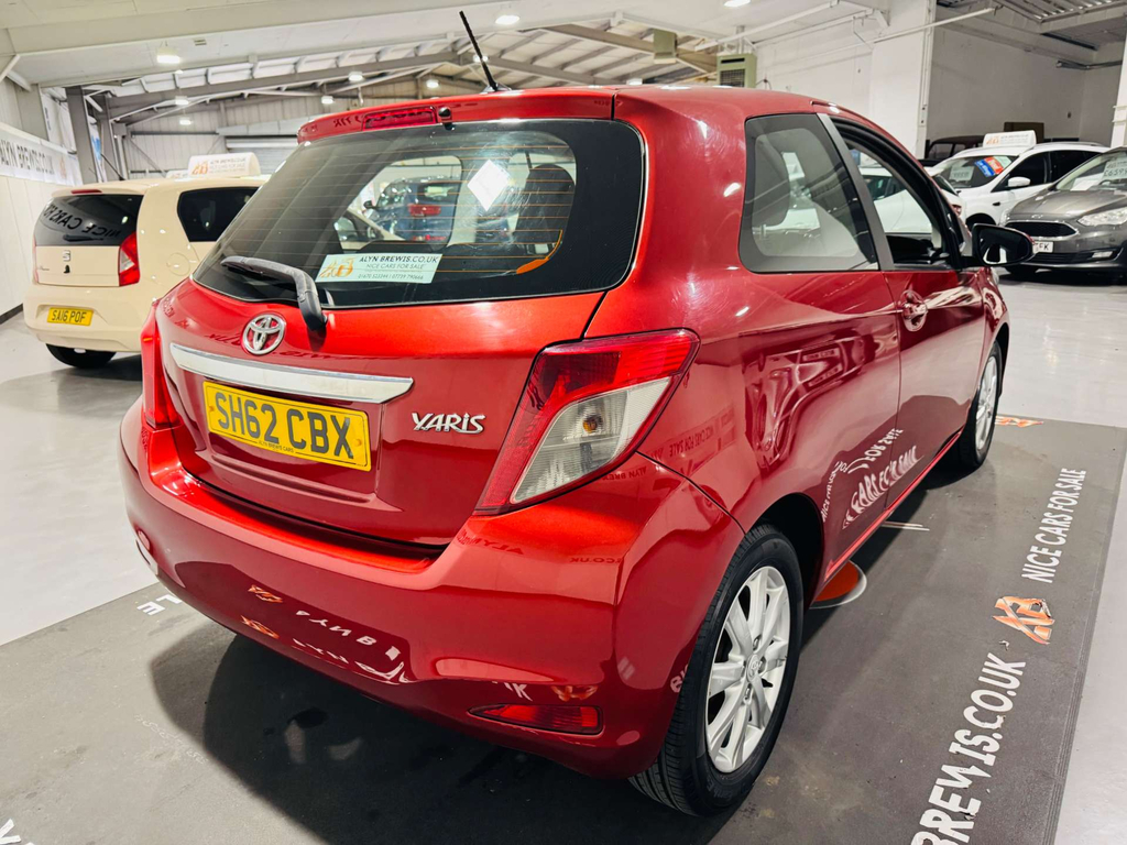 Toyota Yaris Hatchback White #4