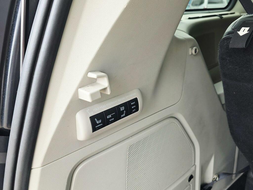 Chrysler Grand Voyager  Black #16