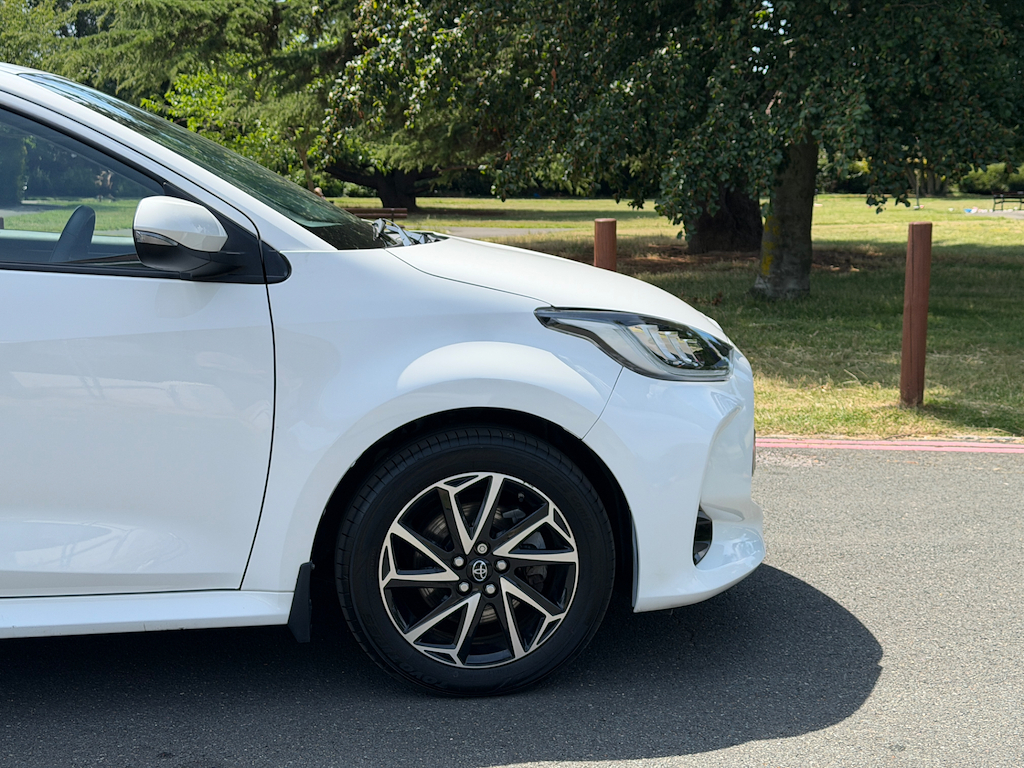 Toyota Yaris Design K22KHM White #5