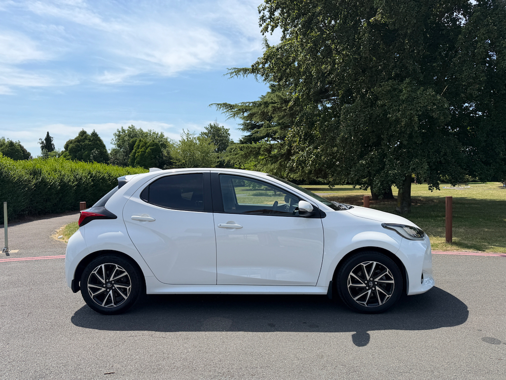 Toyota Yaris Design K22KHM White #3