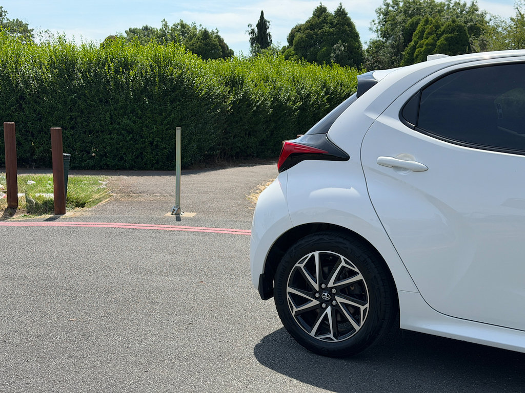 Toyota Yaris Design K22KHM White #4