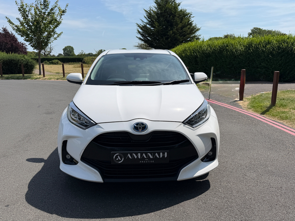 Toyota Yaris Design K22KHM White #2